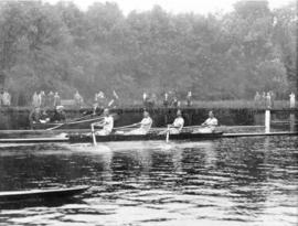 TRC crew in the Wyfold Challenge Cup 1927 paddling to start