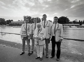 Wyfold crew with previous winner Gordon Dear